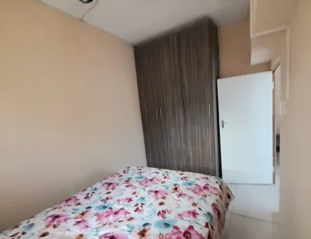 1 Bed Flat - Sleeps 2 - Parking - Wifi