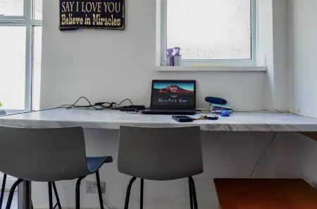 Wood Hus Lodge Cosy Large Family Room 4 Отели рядом с достопримечательностью «Трентам Гарденс»