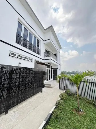 MacDestly Hotel Отели рядом с достопримечательностью «Ejimax Store»