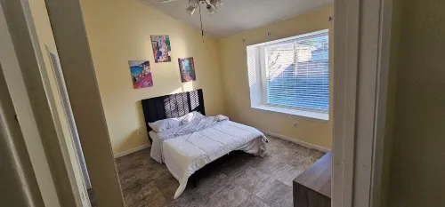 2BR/2BA Gem w/Private Yards & Garage(Entire House) فنادق في Harris County