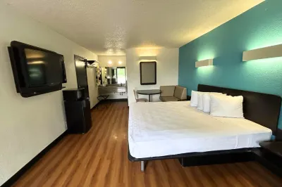 Blueway Inn Beeville Extended Stay Hotels near Simon Michael Art Gallery