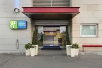 Holiday Inn Express Madrid - Alcorcon Hotel dekat GASTEREA FINCA RESTAURANTE