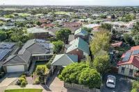 StayAU Gorgeous 5BR Pet Friendly BBQ Home Geelong - 3-Star