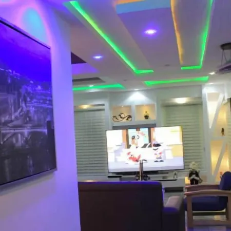 De-Lexis Hotel & Suites