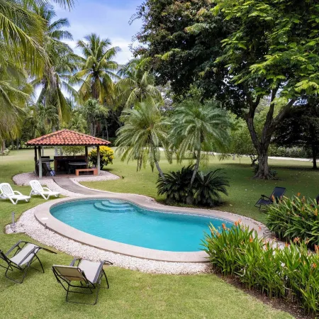 3-Bd Home with Pool, Walk to Beach
