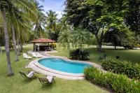 3-Bd Home with Pool, Walk to Beach Hotels in Potrero