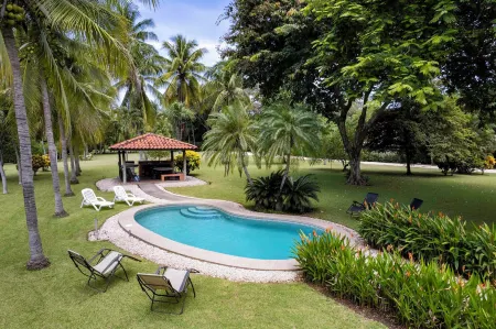 3-Bd Home with Pool, Walk to Beach Отели рядом с достопримечательностью «Плайя Потреро, Коста-Рика»