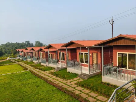 Mount Bliss Resort Отели в г. Рахатад