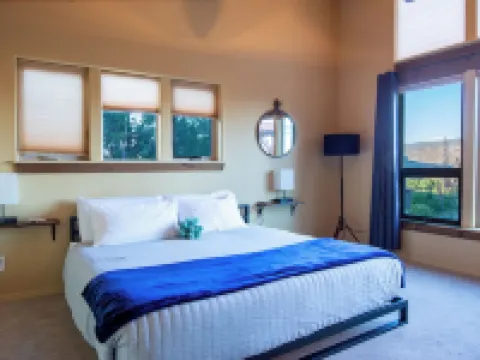 Stargazer Bungalow Near Sedona • Pool • Hot Tub • King Bed Hotels in Cornville