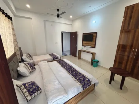 Hotel Raj Hans Отели рядом с достопримечательностью «KHATU SHYAM JI»