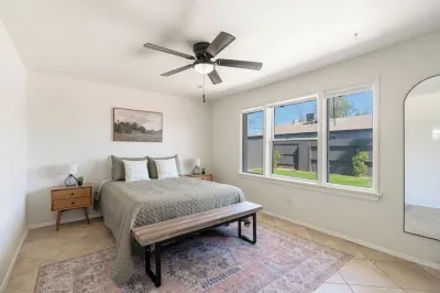 Comfortable PHX Budget Rental Hotel in zona Castles N' Coasters