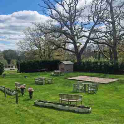 voco Lythe Hill Hotel & Spa Hotel Exterior