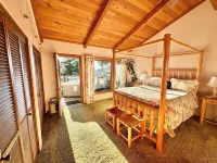 Paradise in Forest setting w/ Ocean views, hot tub, close to town & Hiking