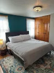 Pittsburgh city views close to all, cozy & bright 1BR - King + Dedicated Office - Bungalow