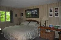 Lake Michigan Sunset View Cottage, Tunnel of Trees, Good Hart. Easement to Lake. Hotel a Emmet County