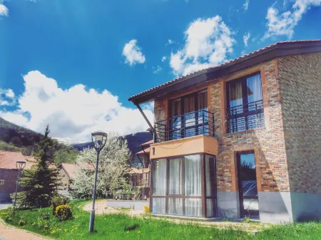 Teghenis Resort Отели рядом с достопримечательностью «Горнолыжный курорт Цахкадзор»