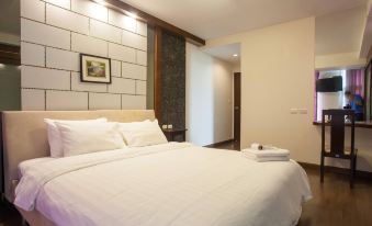 6C - 2 Bedroom Downtown Apartment with Shared Pool