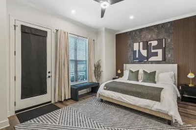 Luxury Downtown Townhouse w/ Game Room and Gated Lot Hotels near PINE TREE CENTER
