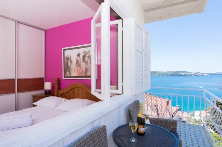 Apartment with Breathtaking Sea View Отели в г. Трогир