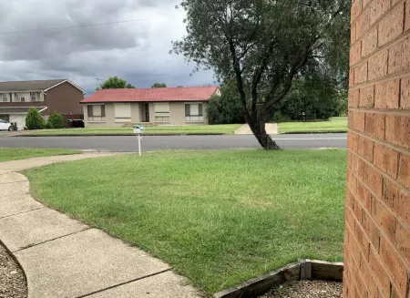 Cheerful 3 Bedroom House with Free Parking