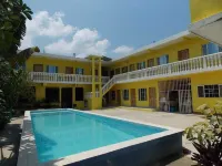 Hotel y Restaurante Casa Jardines Hoteles en Flores