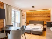 Modern Suite Directly on the Ski Slope Hotels in Saalbach