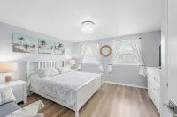 Spacious, recently renovated centrally located condo with pool and parking