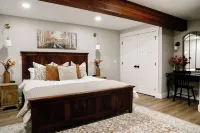 Spacious 6-bedroom cabin & sports bar in Amish country. Close to Breitenbach.