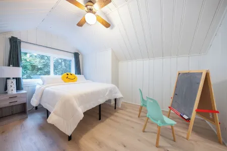 Spacious 5-bedroom house with movie room, game room and more!