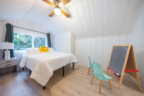 Spacious 5-bedroom house with movie room, game room and more!