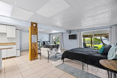 Dockside studio in Jensen Beach