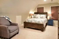 Swift Island Sunsets: Lakefront, Cozy, Sleeps 8