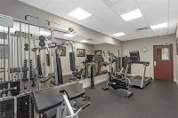 Best Western Plus Travel Hotel Toronto Airport - С тренажерным залом