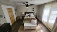 Yogi Nature Stay #2 3 beds with spa shower, smart tv across the street from UPMC