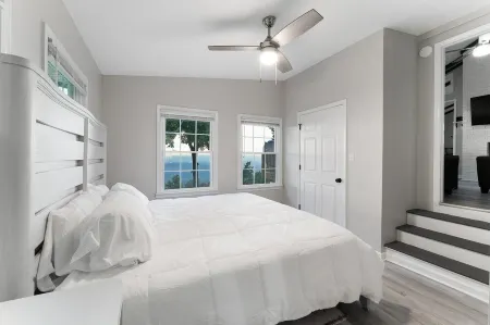 Quiet Mountaintop Vista w/ Hot tub and Fire pit