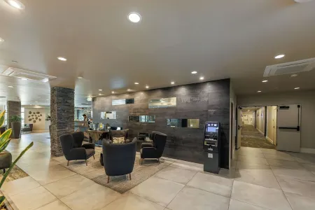 2 Bedroom/2 Bathroom Condo with Pool, hot tub, sauna/steam and Views!