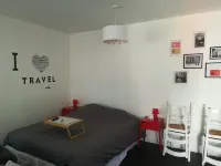 Independent studio with garden, near cathedral of Reims