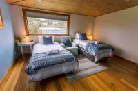 The Jetty House Cottage - a Cabin by the sea