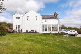 Beautiful 4 bedroom 19th Century Farmhouse