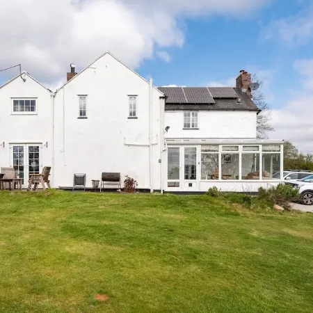 Beautiful 4 bedroom 19th Century Farmhouse
