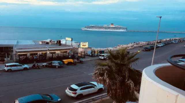 Rosé 14-balcony by the sea