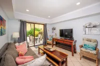 Spacious 2-bedroom apartment in the heart of Tamarindo! 타마린도 호텔