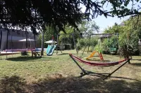 GITE 4/6P EN BORD DE LOIRE AVEC PISCINE CHAUFFEE Hotels in Veuves