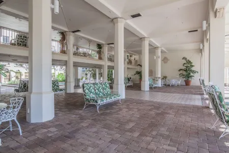 PALM BEACH HOTEL CONDO DESIGNER CHIC ONE BEDROOM Отели рядом с достопримечательностью «Палм-Бич»