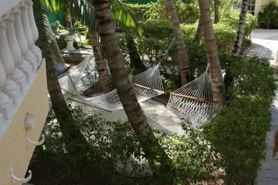 Sunrise Beach Club & Villas - Walk to Atlantis Casino