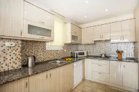 500m to beach, pool table, table tennis very private villa.
