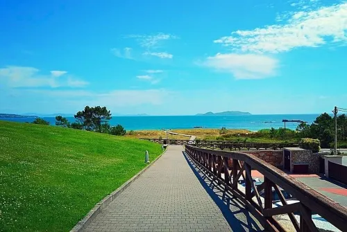 FIRST LINE BEACH, SPA, SWIMMING POOLS, TENNIS, PADDLE, SQUASH, GARDEN, CHILDREN'S PLAYGROUND. Hotels in O Grove