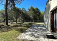 Vaste Villa au Coeur de la Pinède Hotels in Les Mathes