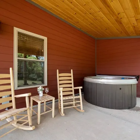Hot tub cabin with fireplace, Smoky Mountain views, pet friendly, 10 min to Park