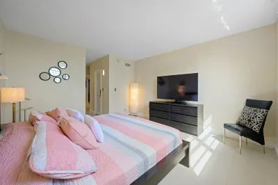 Apartment Ocean View Steps Away from the Beach in Sunny Isles Miami Luxury
